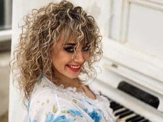 CandyLadyy Curvy webcam from Ukraine