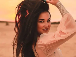 LilyFoxyyy Curvy webcam from Ukraine